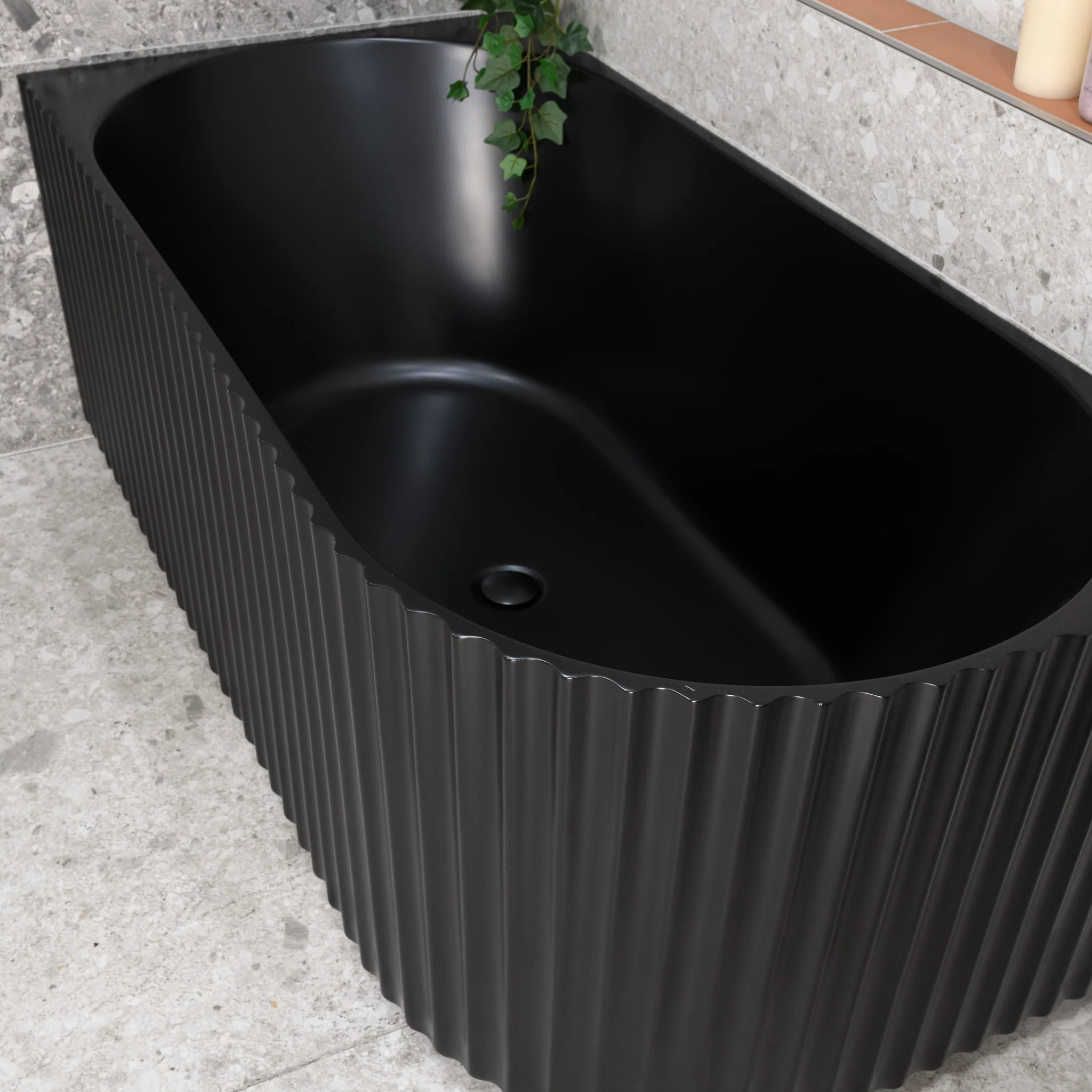 Agora Groove 1500mm Fluted Left Corner Freestanding Bath, Matte Black - Image 4