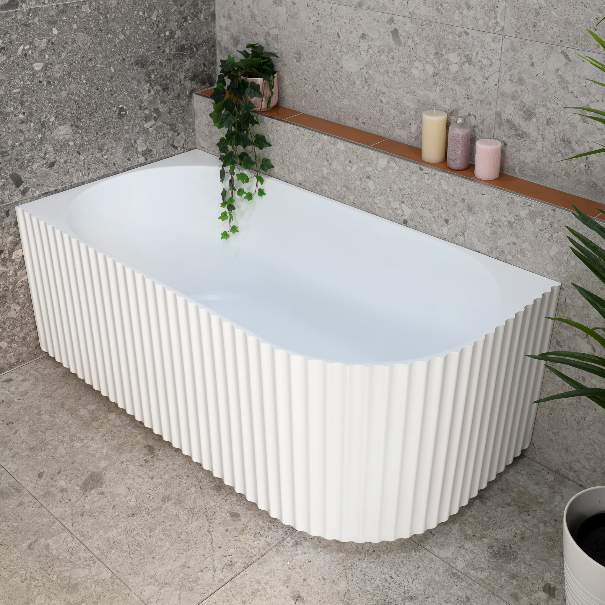 Agora Groove 1500mm Fluted Left Corner Freestanding Bath, Matte White - Image 3