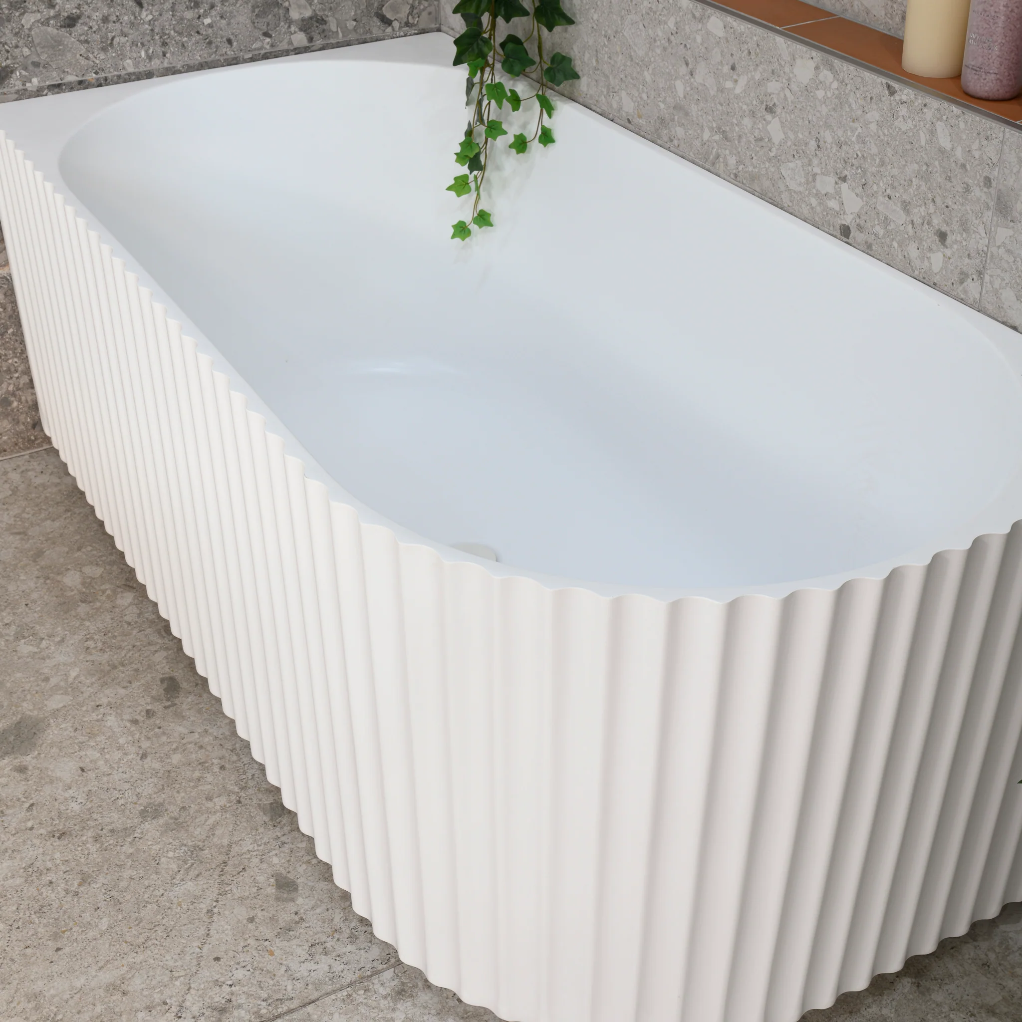 Agora Groove 1500mm Fluted Left Corner Freestanding Bath, Matte White - Image 5