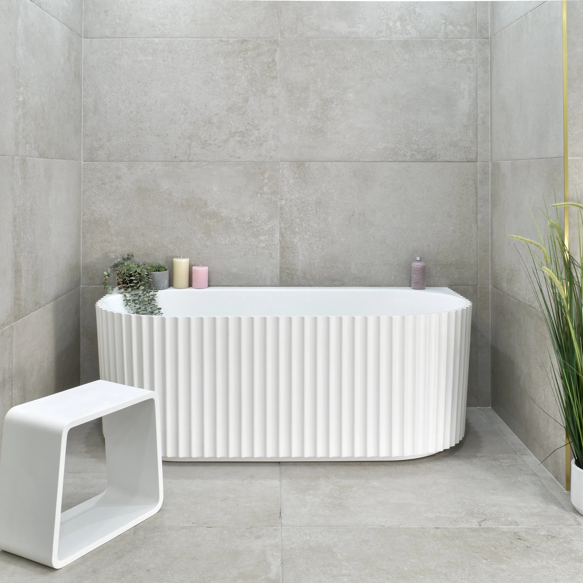 Agora Groove 1500mm Fluted Oval Freestanding Back to Wall Bath, Gloss White - Image 3