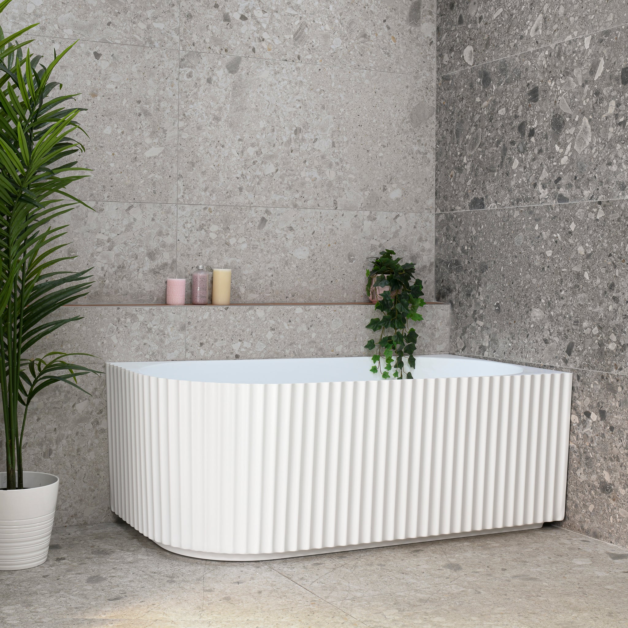 Agora Groove 1500mm Fluted Right Corner Freestanding Bath, Matte White - Image 4