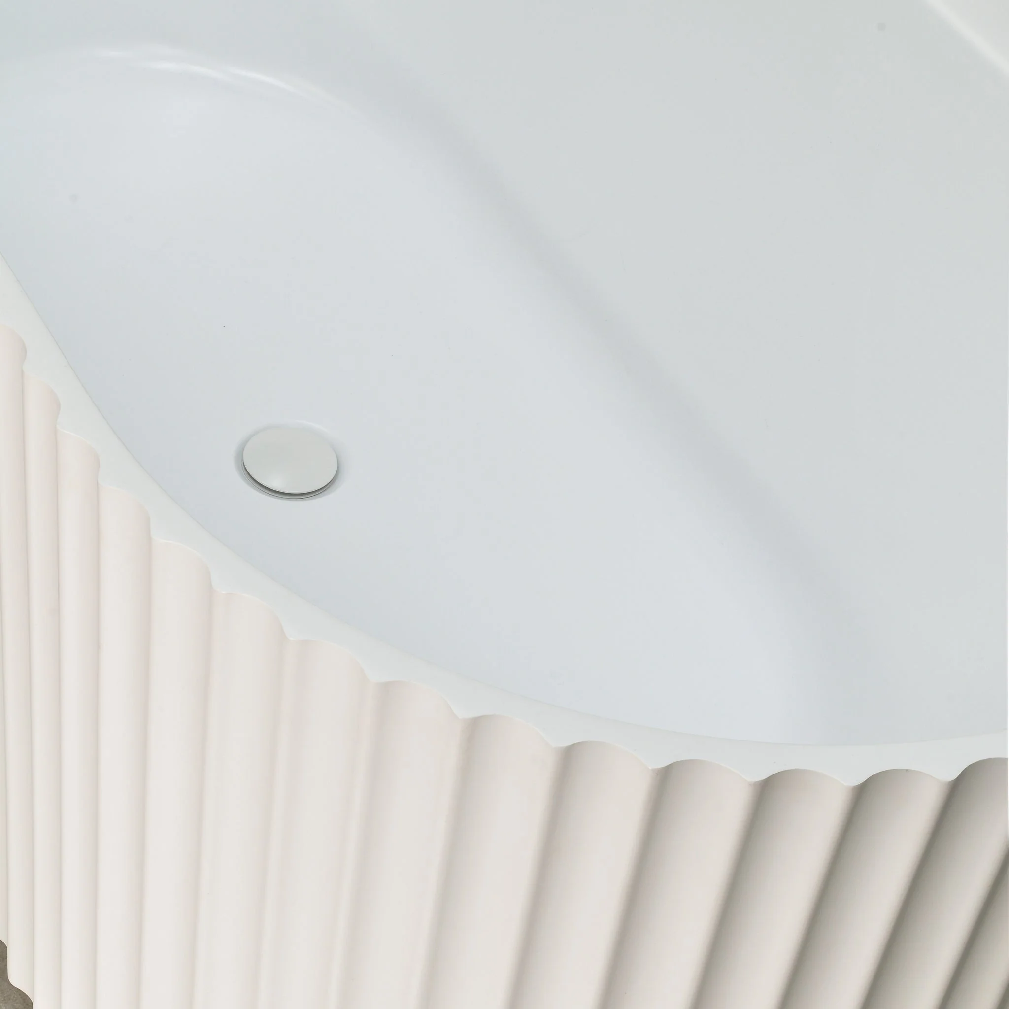 Agora Groove 1700mm Fluted Oval Freestanding Back to Wall Bath, Gloss White - Image 7