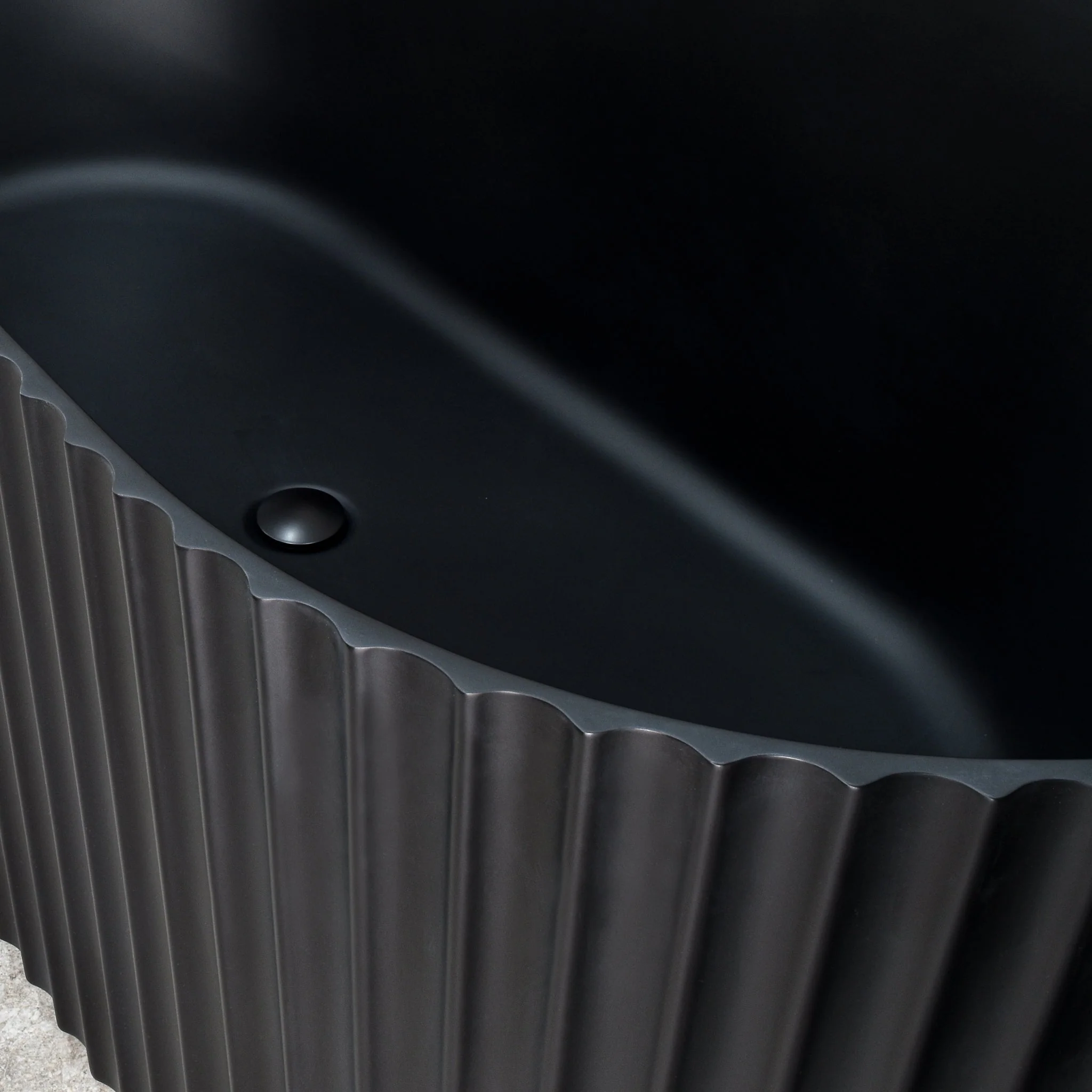 Agora Groove 1700mm Fluted Oval Freestanding Bath, Matte Black *Clearance Stock* - Image 4
