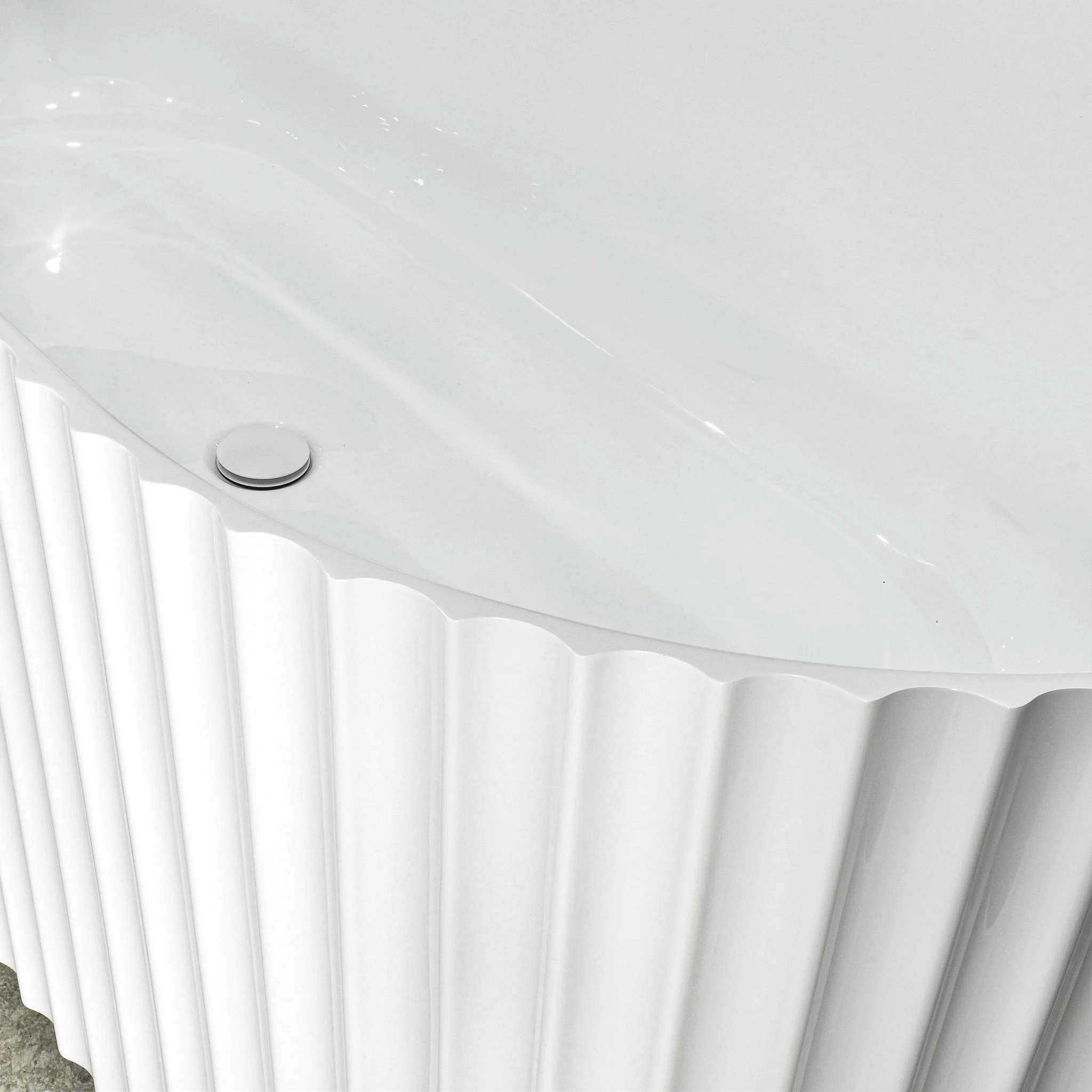 Agora Groove 1700mm Fluted Oval Freestanding Bath, Matte White - Image 4