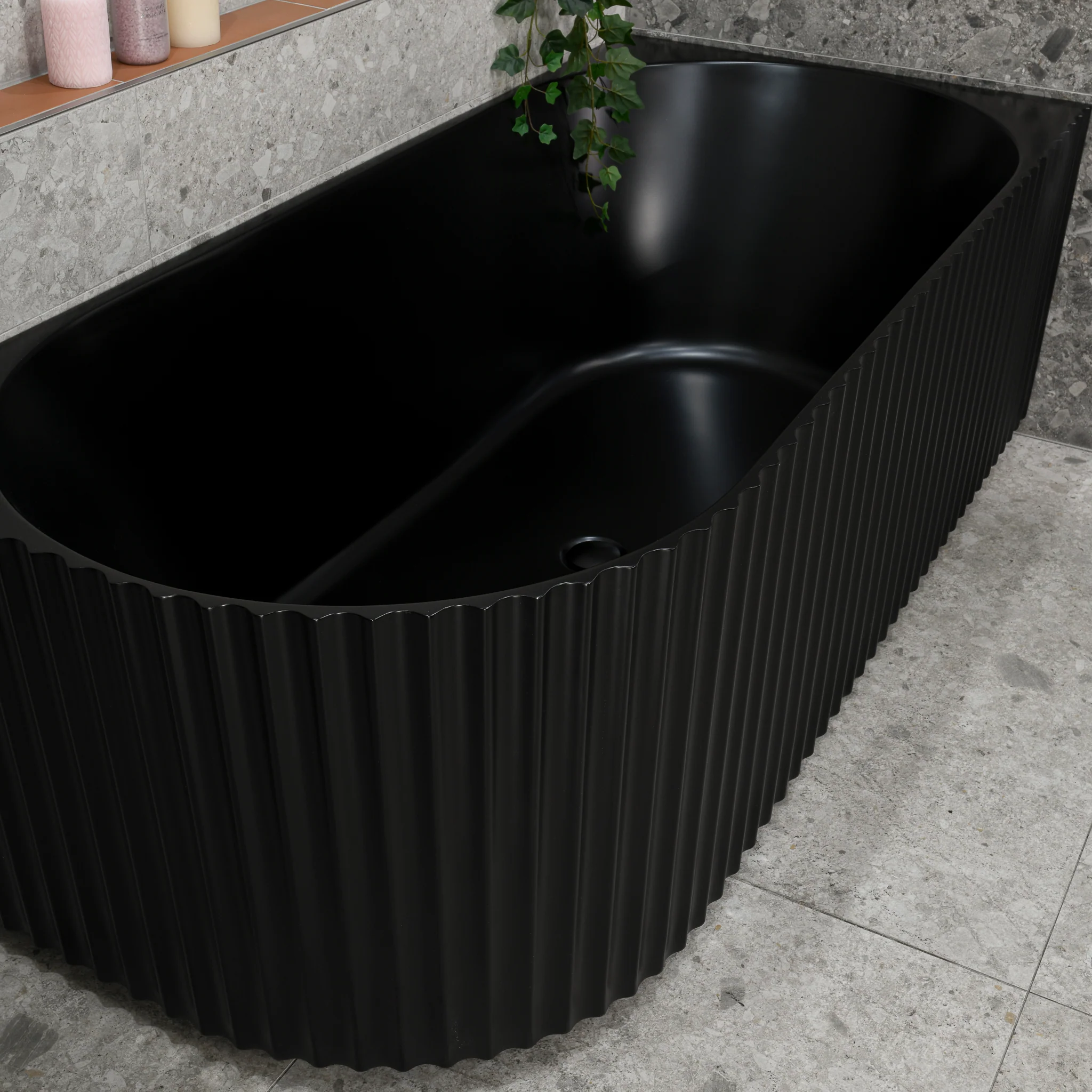 Agora Groove 1700mm Fluted Right Corner Freestanding Bath, Matte Black - Image 4