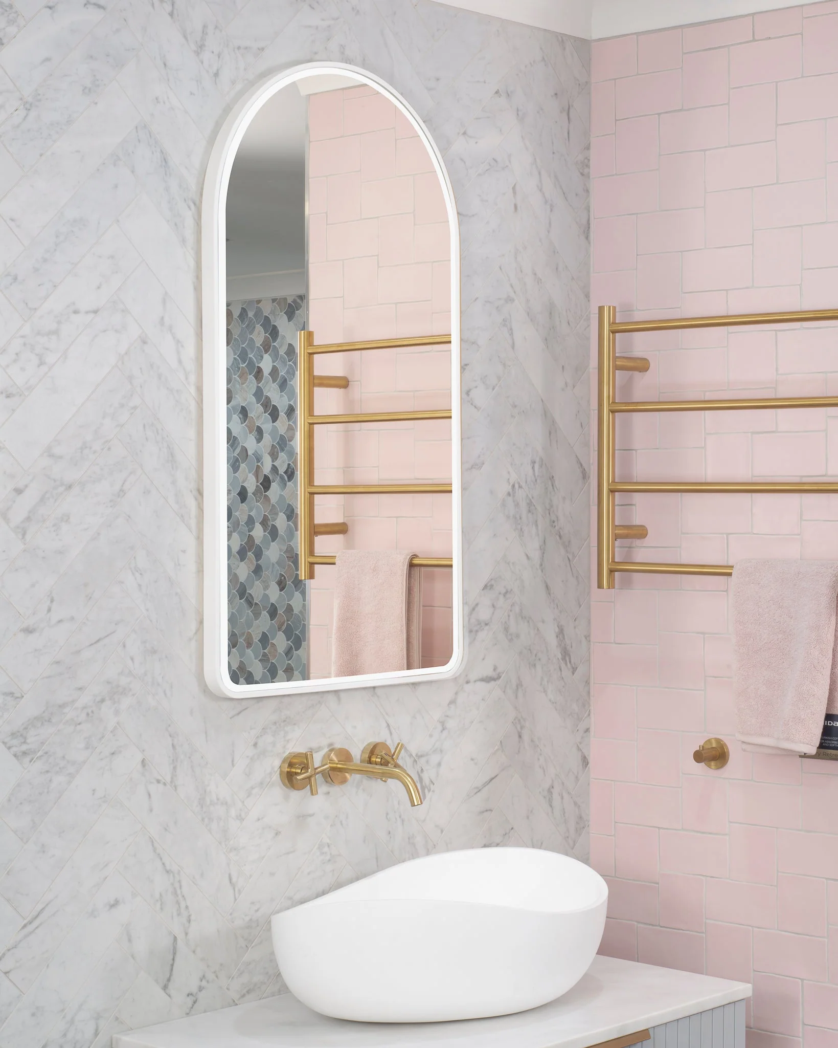 *Clearance* Arco Arch 700mm x 1000mm Frontlit LED Framed Mirror with Demister, Matte White Frame - Image 3