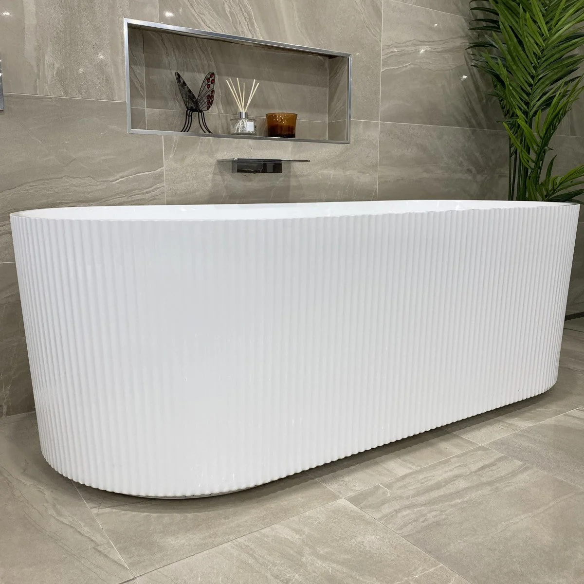 **CLEARANCE STOCK Brighton Groove 1700mm Fluted Oval Freestanding Bath, Gloss White - Image 5