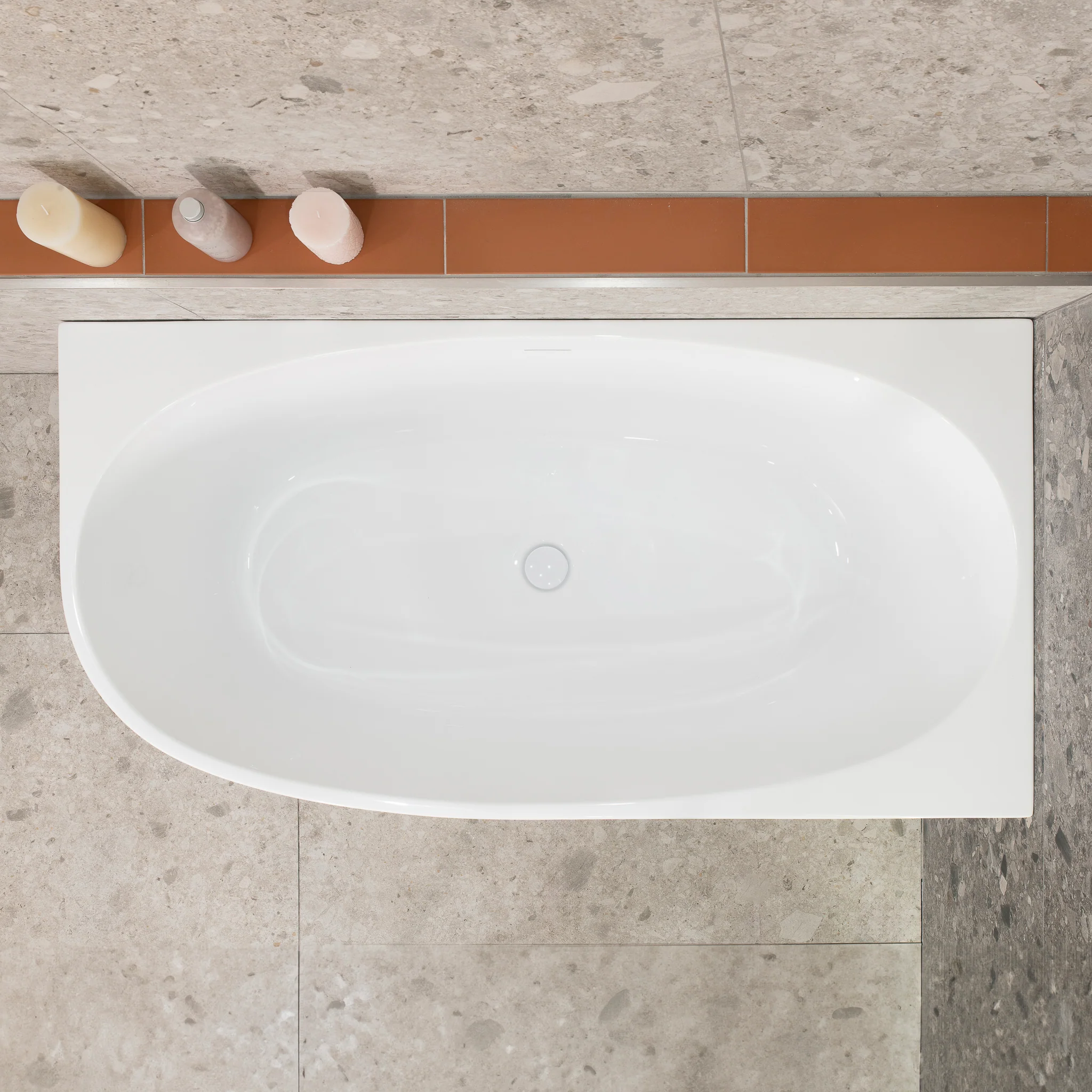 Byron Egg 1400mm Right Corner Freestanding Bath, Gloss White - Image 5