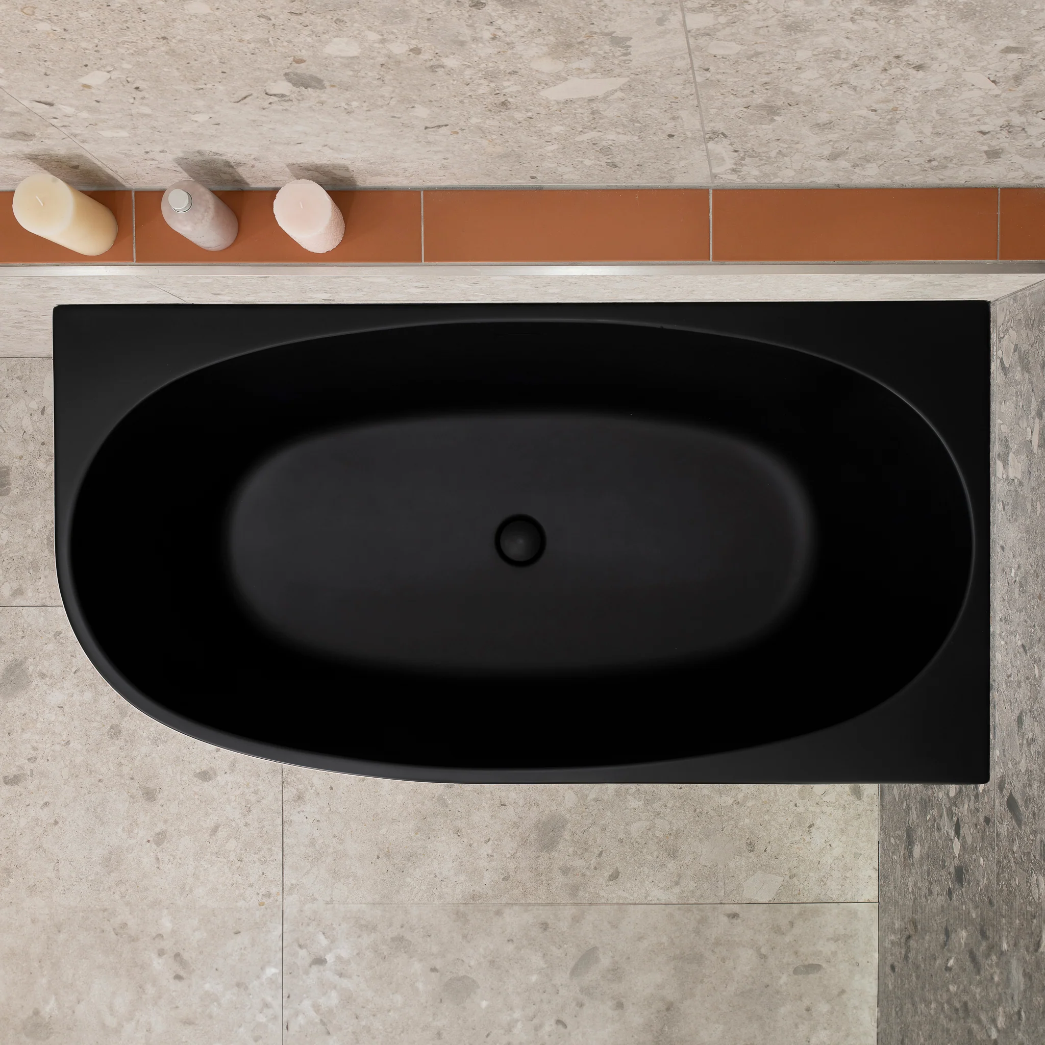 Byron Egg 1400mm Right Corner Freestanding Bath, Matte Black - Image 5