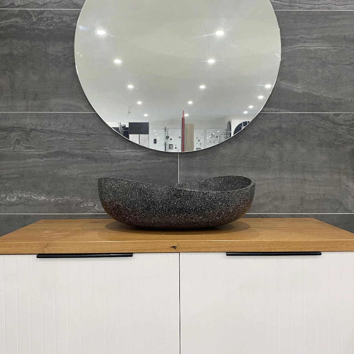Circa Round 600mm Frameless Mirror with Polished Edge - Image 4