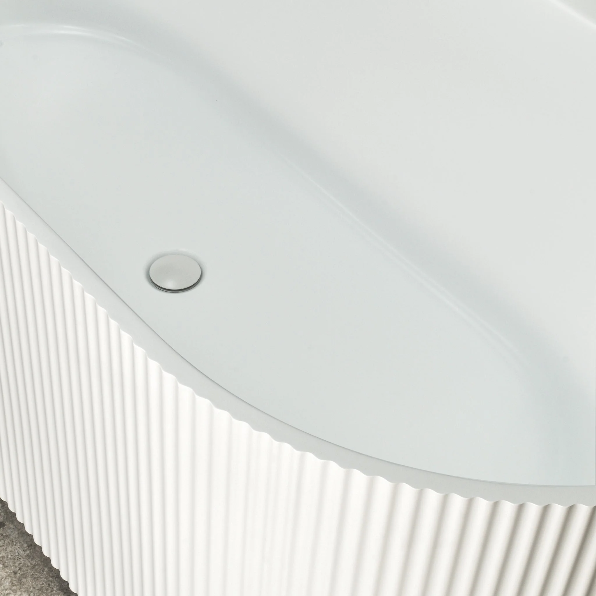 **CLEARANCE STOCK Brighton Groove 1500mm Fluted Right Corner Freestanding Bath, Matte White - Image 4