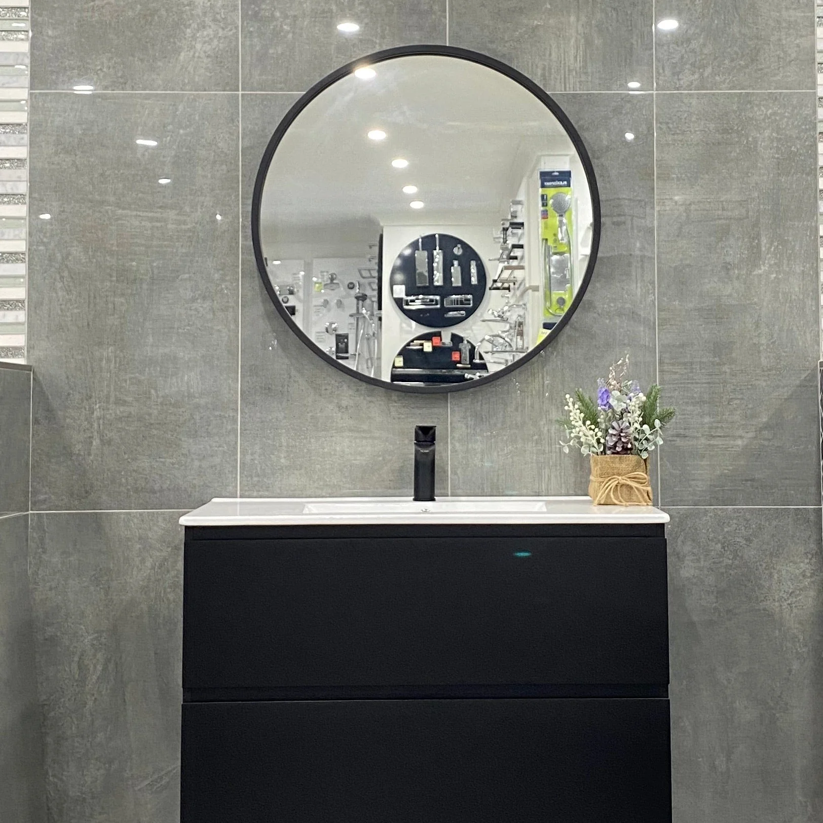 Deluxe Round 750mm Mirror with Black Frame - Image 9