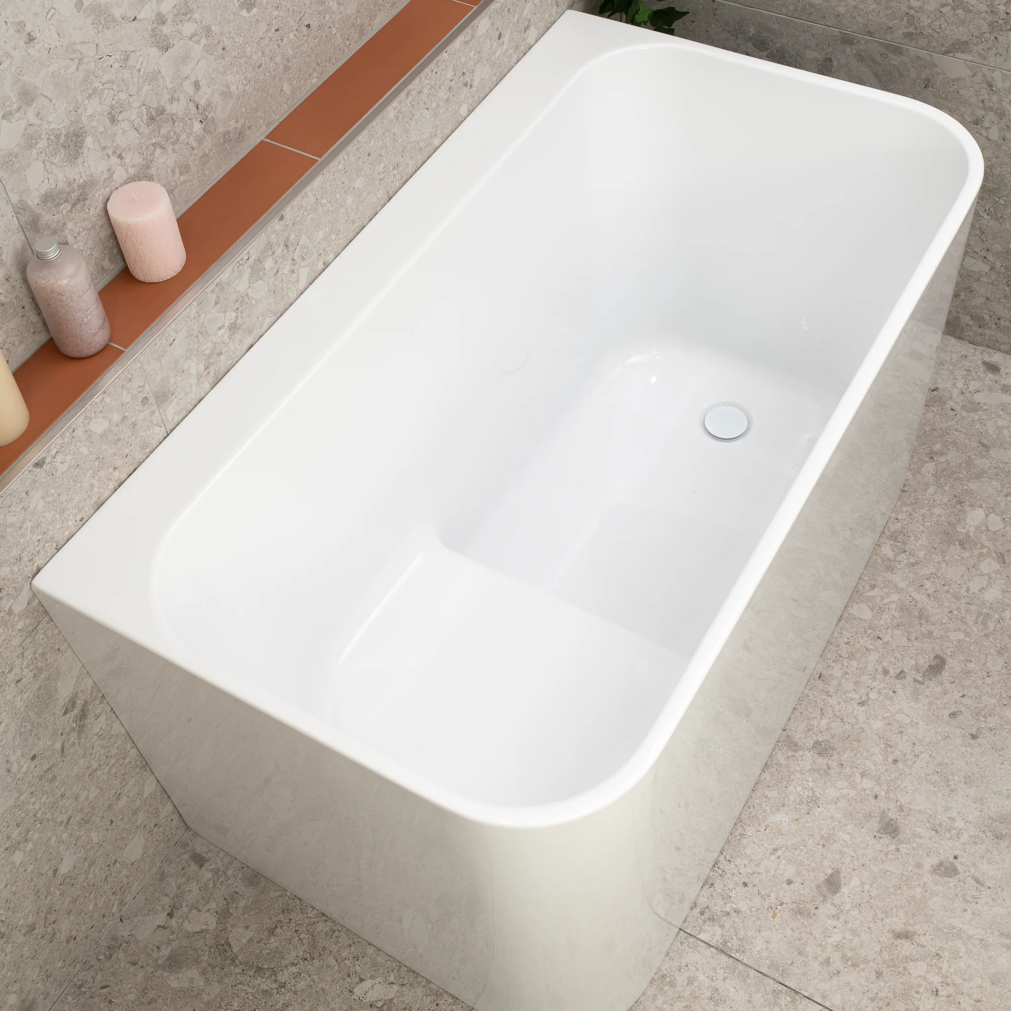 Estus 1200mm Back to Wall Japanese Soaking Bathtub with Seat, Gloss White - Image 3