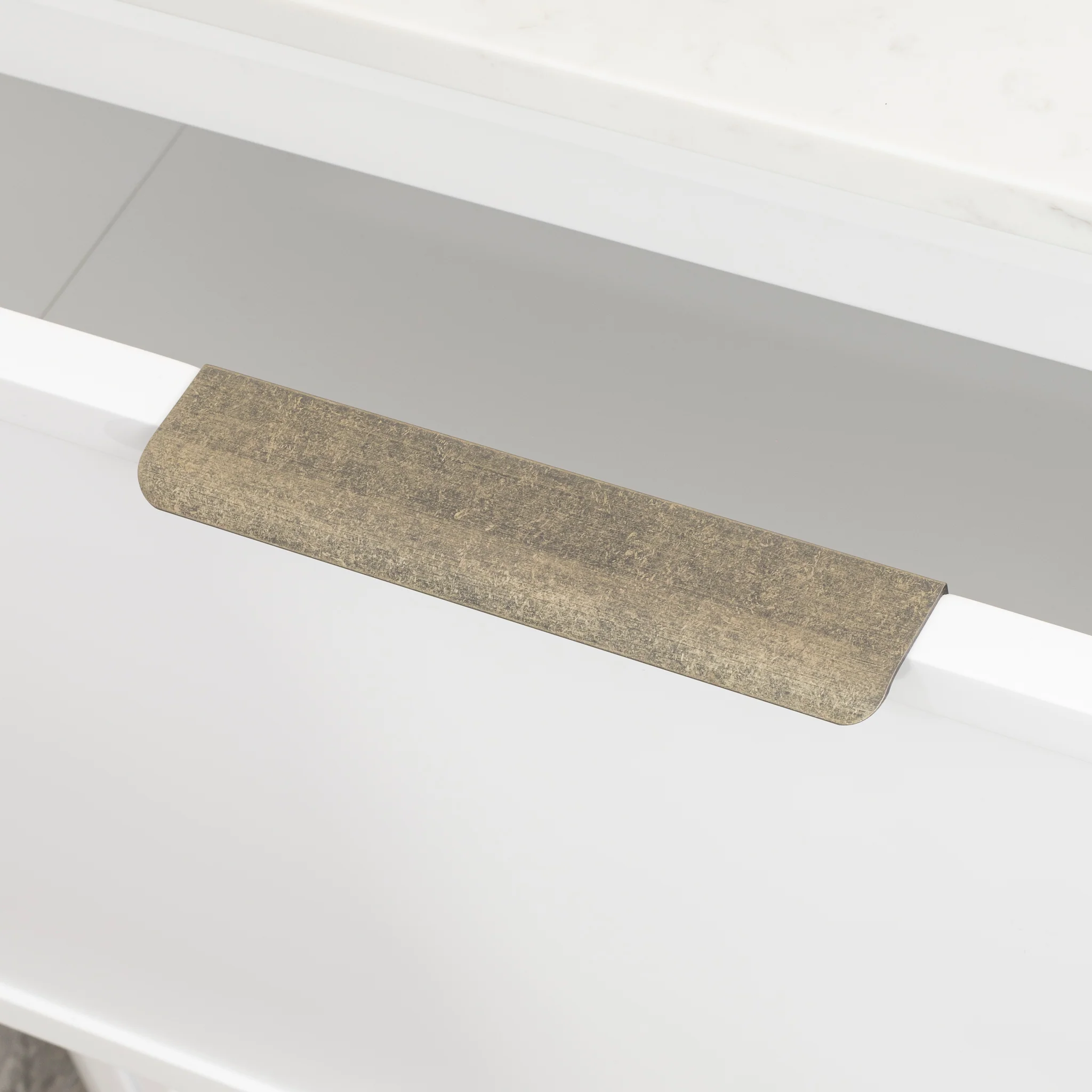 Hiku Pull Vanity Handle - Aged Golden Pewter - Image 3