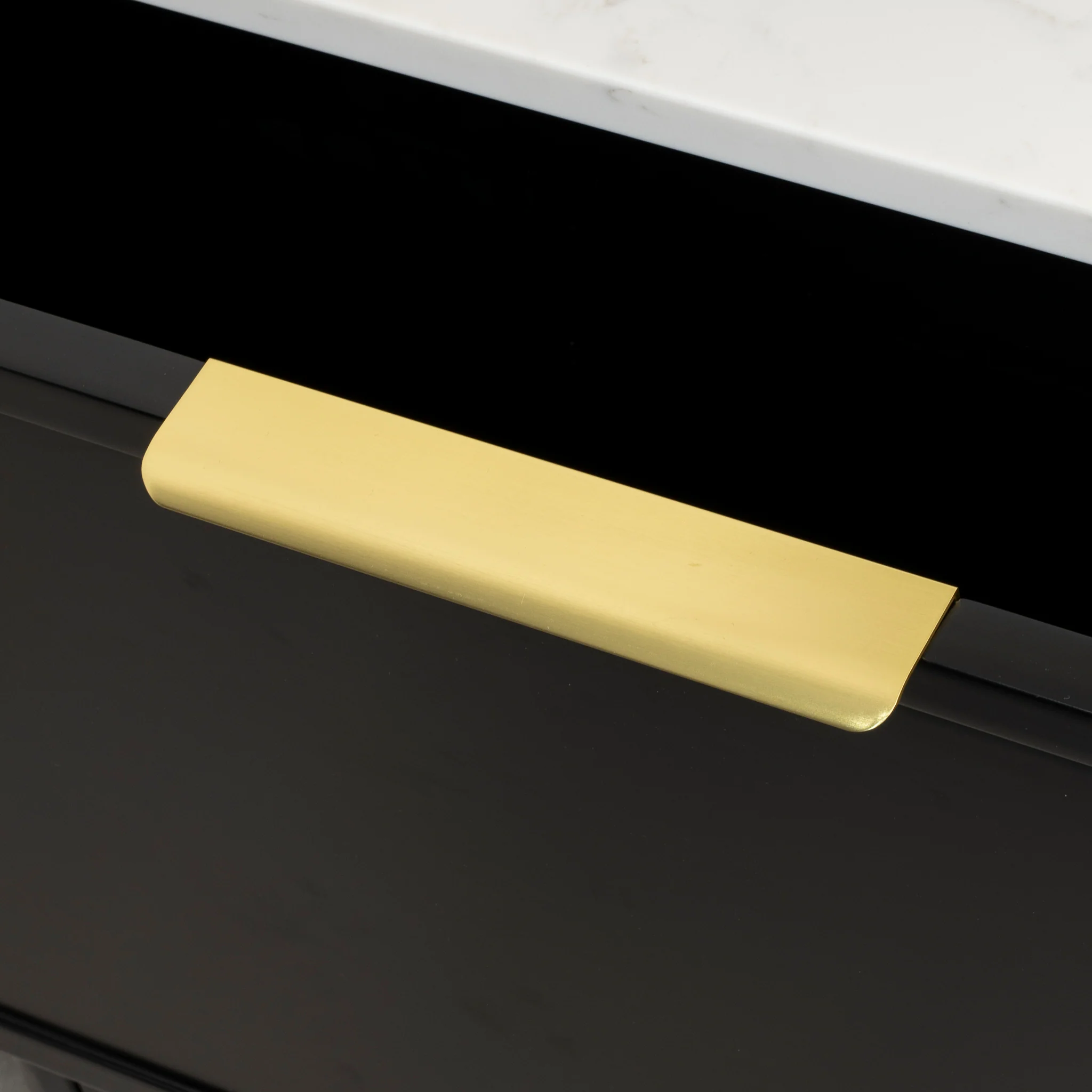 Hiku Pull Vanity Handle - Brushed Golden Brass - Image 4