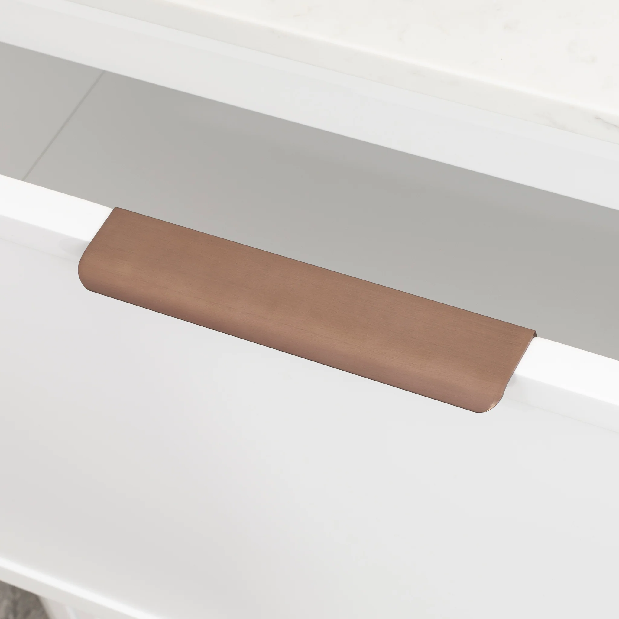 Hiku Pull Vanity Handle - Brushed Golden Brown - Image 3