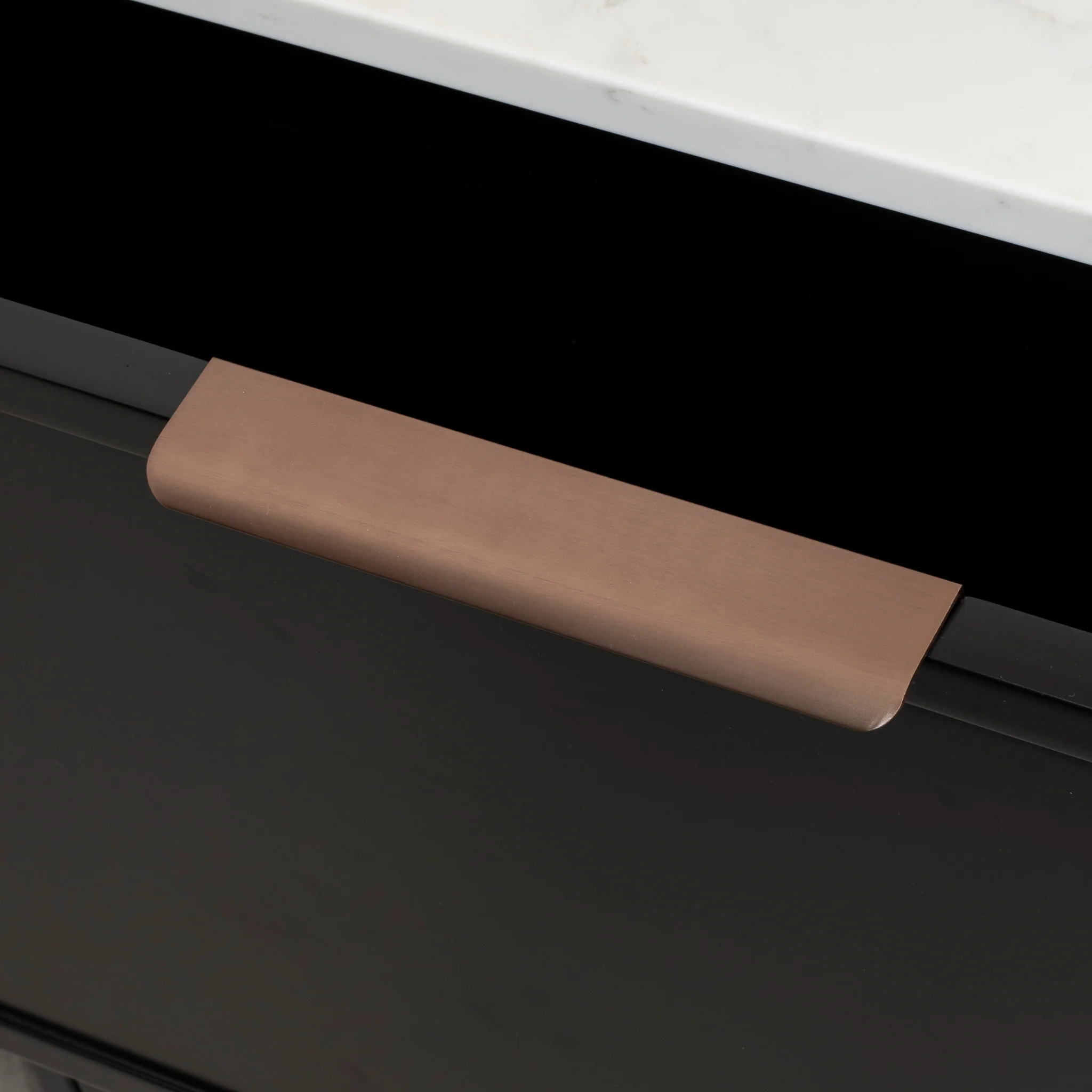 Hiku Pull Vanity Handle - Brushed Golden Brown - Image 4