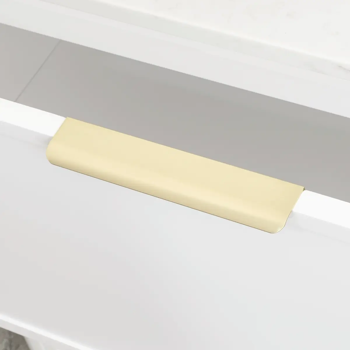 Hiku Pull Vanity Handle - Brushed Light Brass - Image 2