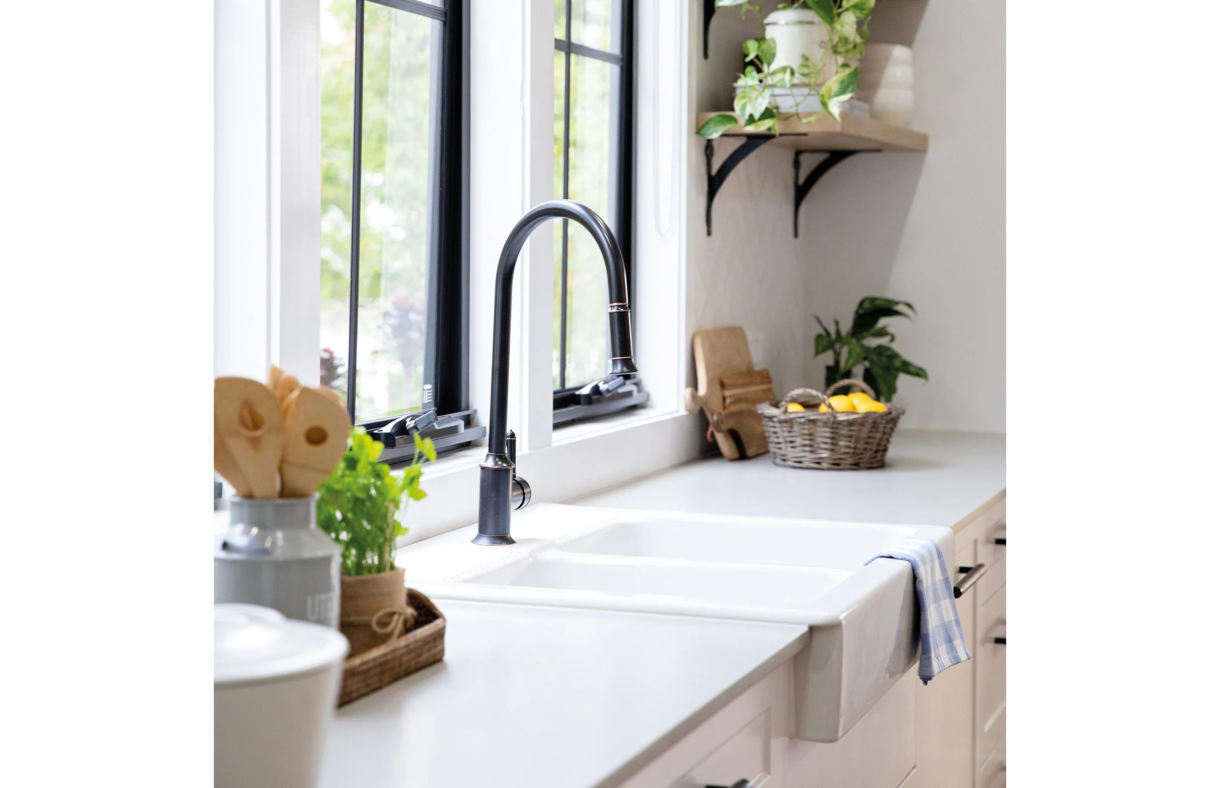 Phoenix Nostalgia Pull Out Sink Mixer 230mm | Antique Black | - Image 3