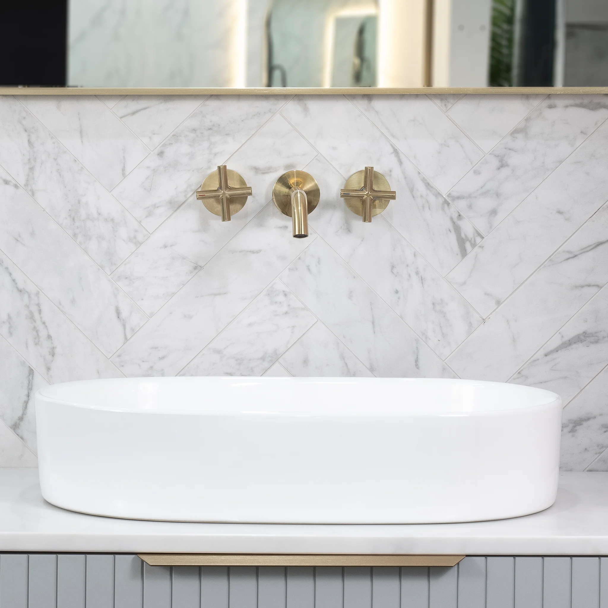 Pill Oval 600mm x 380mm Above-Counter Basin, Gloss White - Image 3