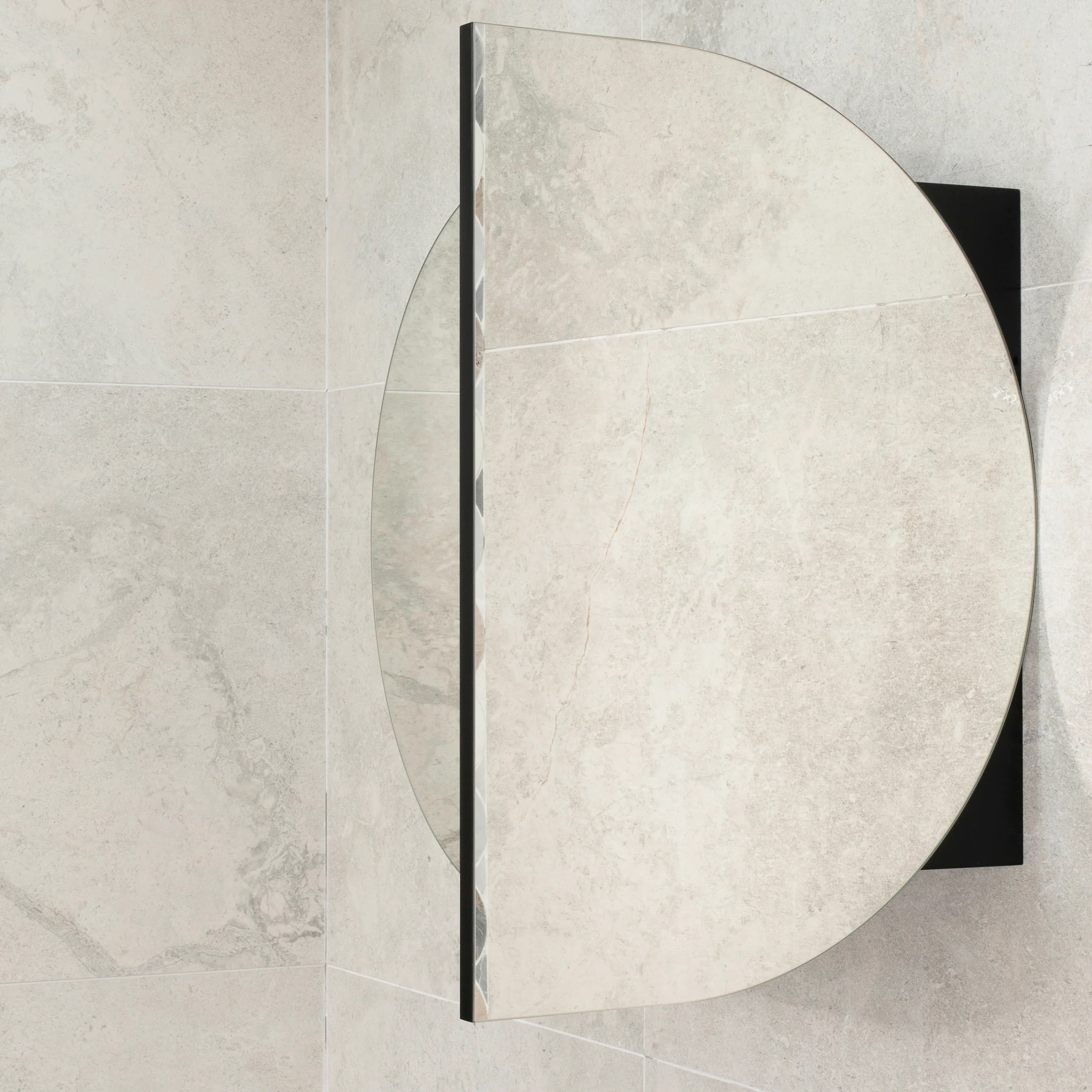 Pill Oval 900mm x 600mm Mirrored Shaving Cabinet, Matte Black - Image 7