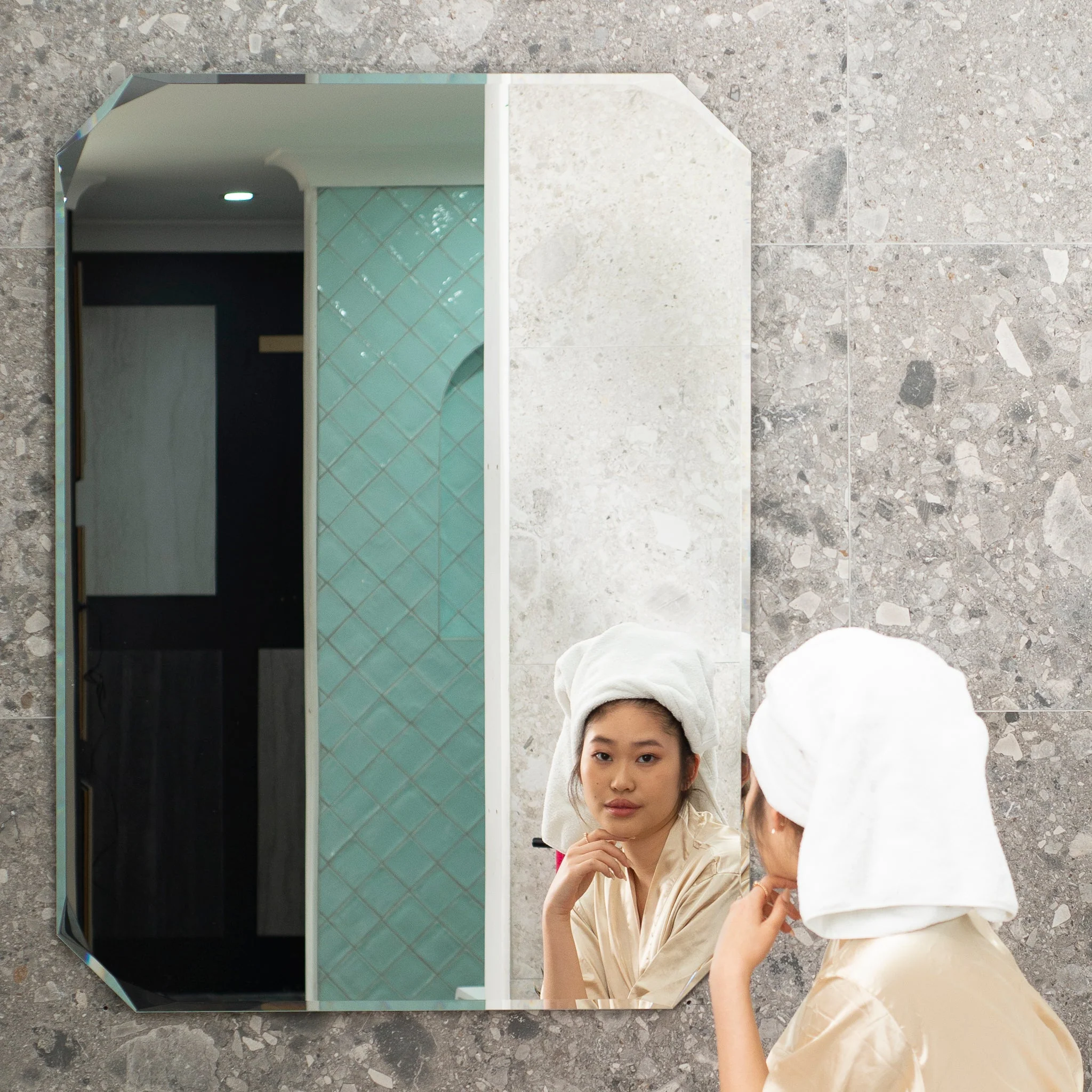 Radiant Jewel 1200mm x 900mm Frameless Mirror with Jewelled Edge - Image 2