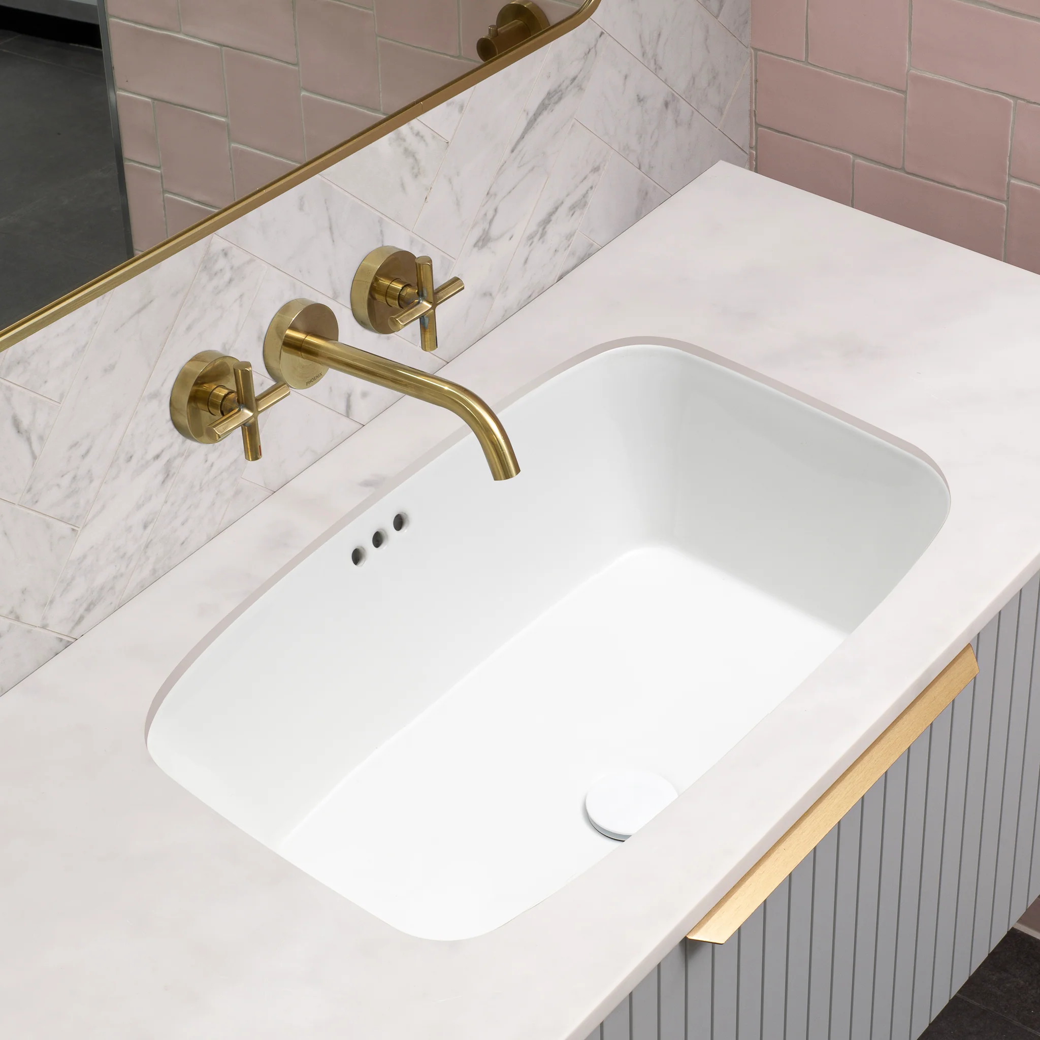 Riri Oblong 610mm x 405mm Under-Counter Basin with Overflow, Gloss White - Image 3