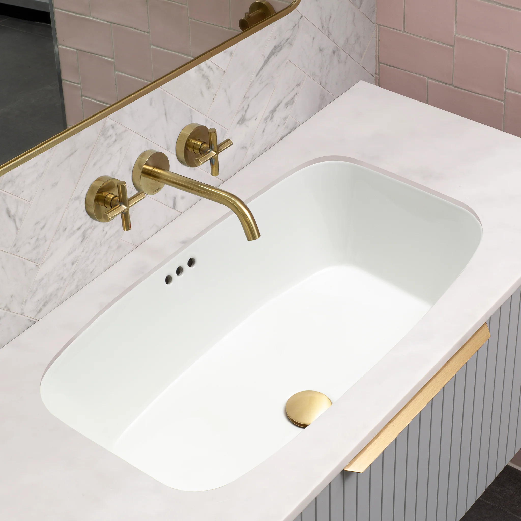 Riri Oblong 710mm x 415mm Under-Counter Basin with Overflow, Gloss White - Image 2