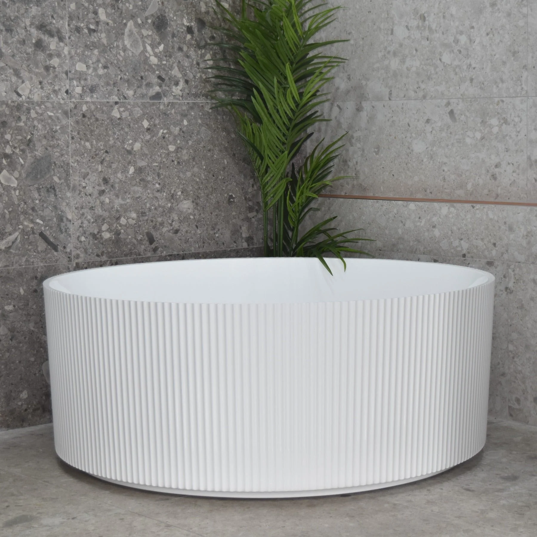 Sunshine Groove 1500mm Fluted Round Freestanding Bath, Gloss White - Image 3