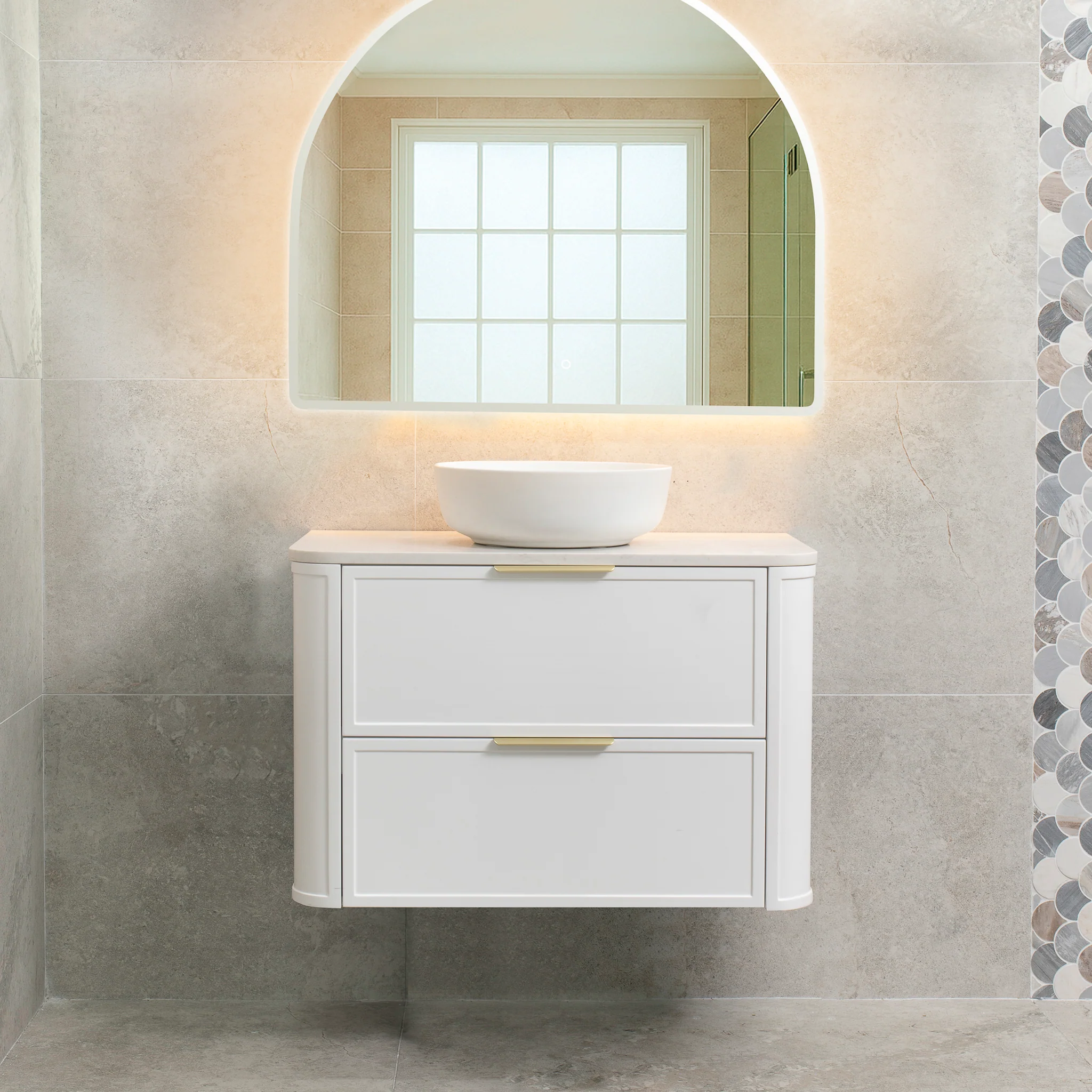 Tura Shaker 900mm Curved Wall Hung Vanity Cabinet, Matte White - Image 2